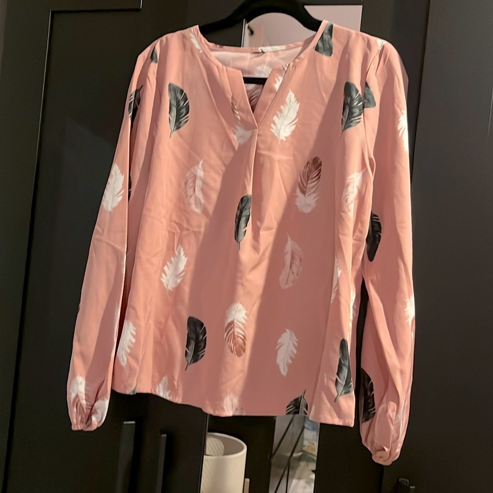 New blush blouse, side medium, no tags